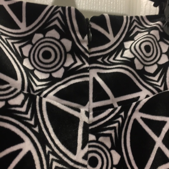 Killstar velvet pentagram skirt - Picture 3 of 3
